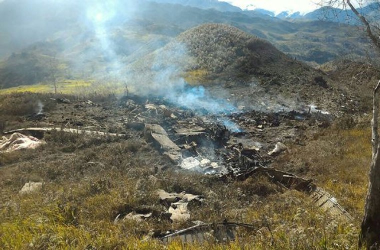 Hien truong roi may bay quan su Indonesia, 13 nguoi chet